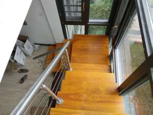 Factory Direct Sells The Stainless Steel Solid Wood Stairs